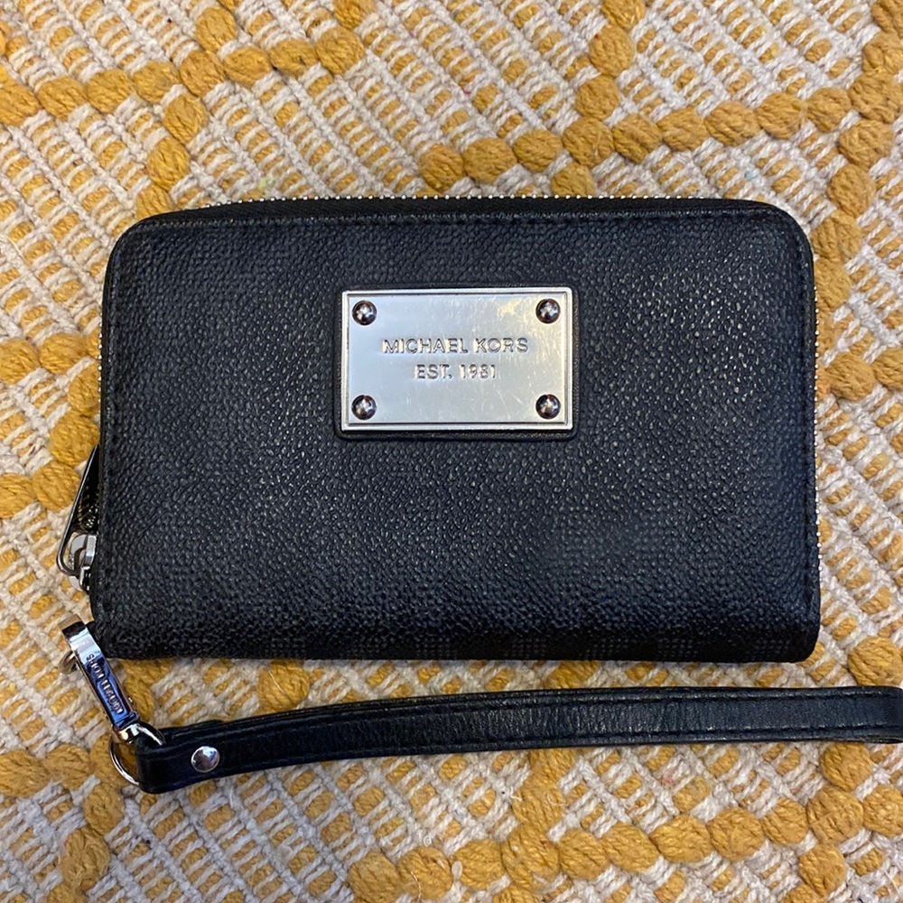 Micheal Kors, wristlet wallet, never used, great condition